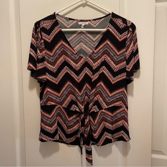 Maurices Top Chevron Size M - Picture 1 of 6